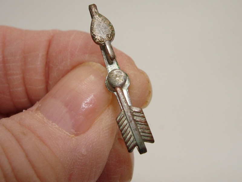 Vintage 1940s Native American silver arrow earrings