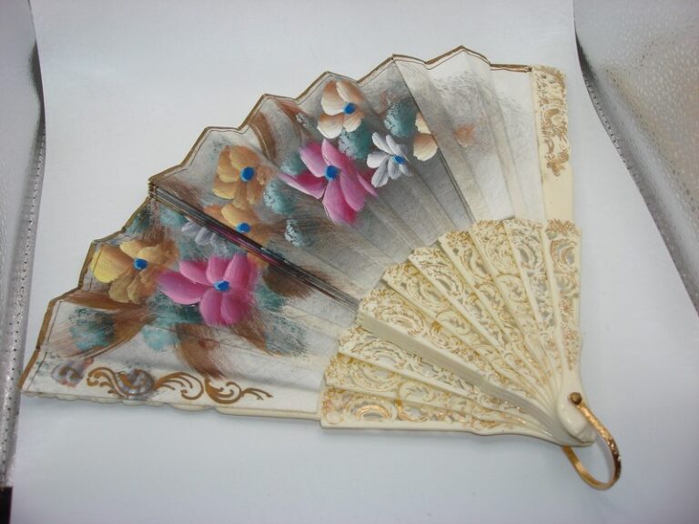 Vintage 1974 hand-painted Spanish fan with ornate lucite frame and floral design