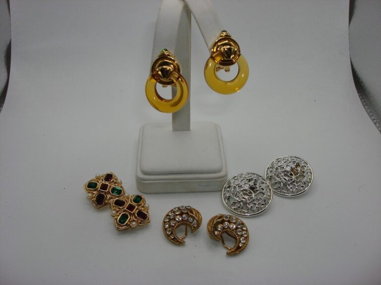 Vintage 1980s clip-on earrings set of 4