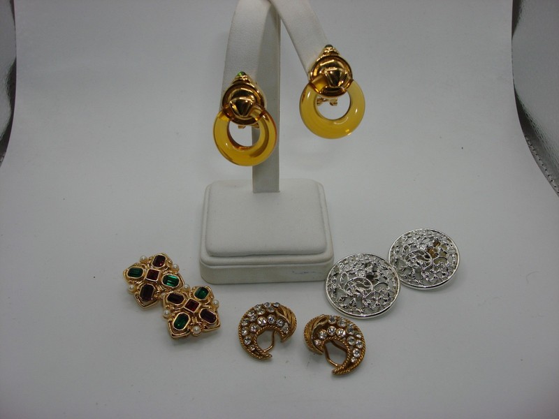 Vintage 1980s clip-on earrings set of 4