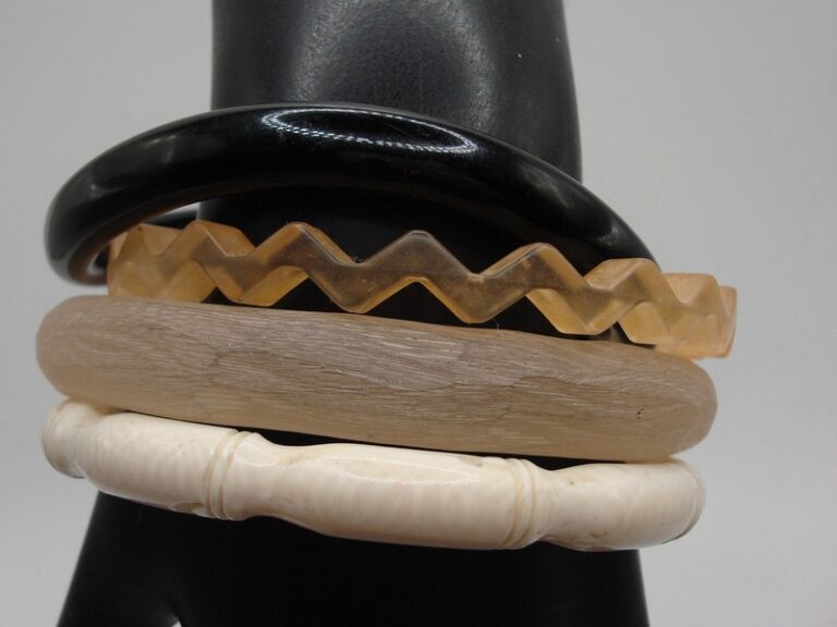 Vintage Lucite Bangle Bracelet Set of 4