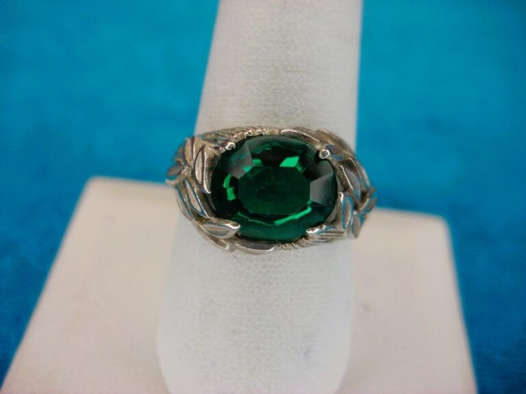 Sterling silver filigree ring with green stone and leaves, size 9.75