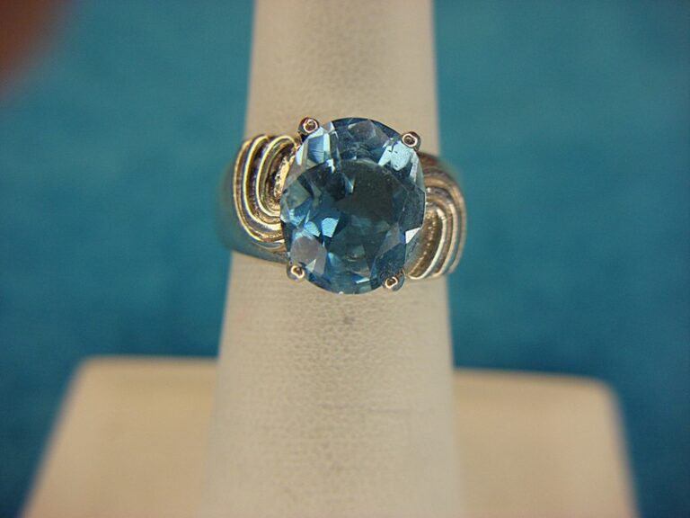 Sterling silver ring with a light blue gemstone, size 6 1/4, pre-owned in excellent condition