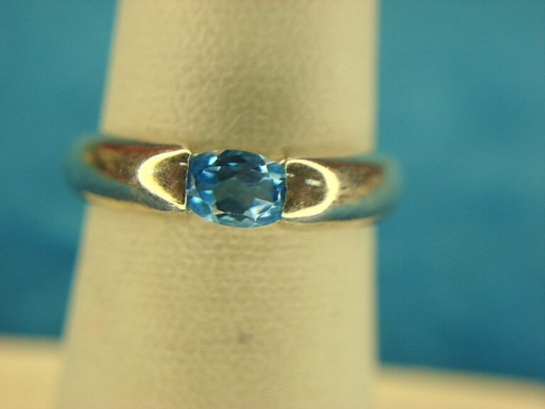 Vintage sterling silver ring with a light blue stone, size 6