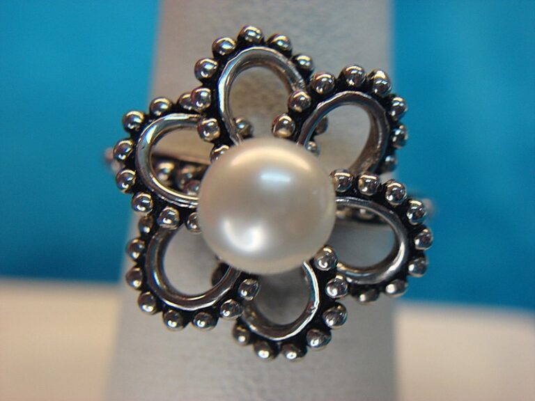 Sterling silver ring with a freshwater pearl, size 7