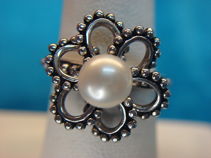 Sterling silver ring with a freshwater pearl, size 7