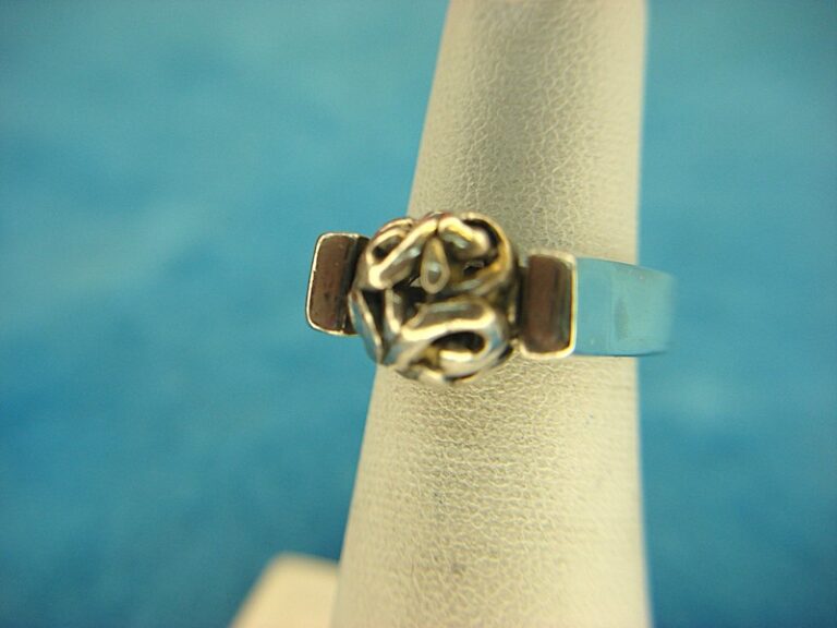 Sterling silver spinner ring, size 6