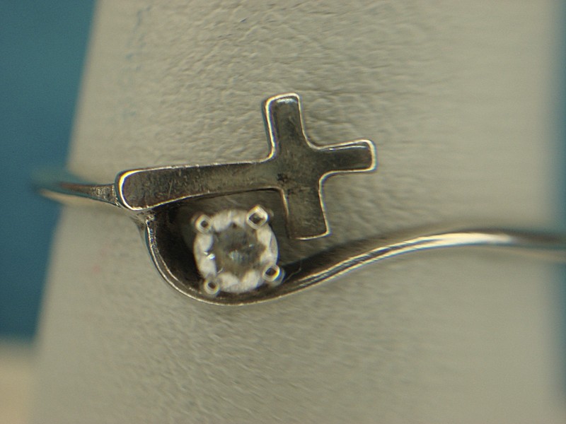 Petite sterling silver cross ring with sim diamond, size 8