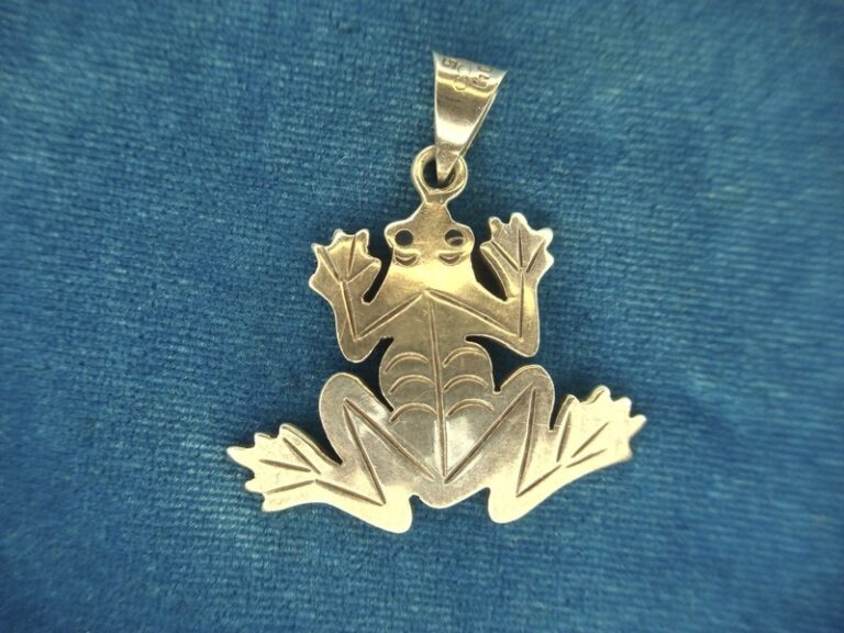 Sterling silver frog pendant, Mexico 925 hallmark