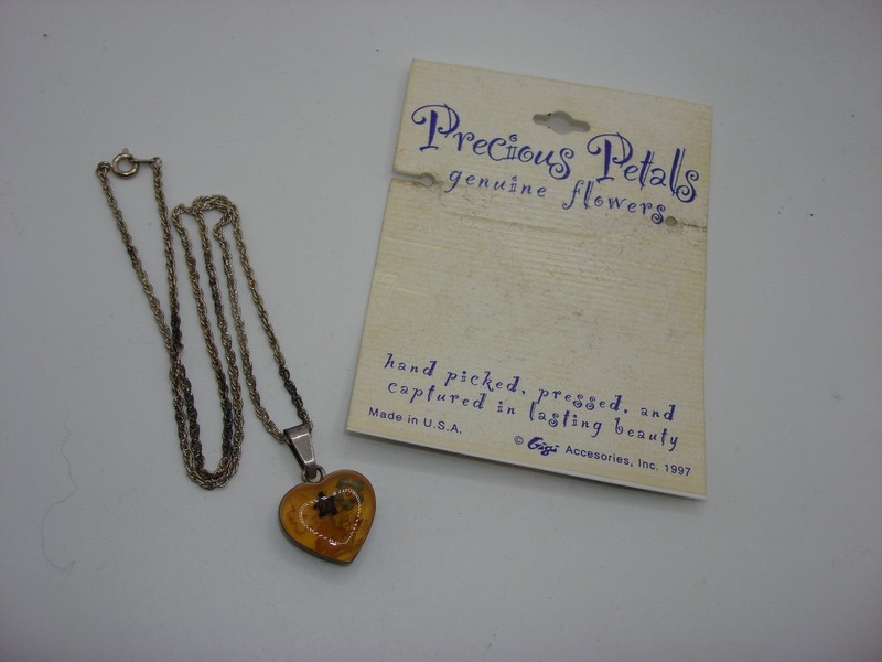 Vintage 1997 Mexico pressed flower pendant necklace with lucite heart charm