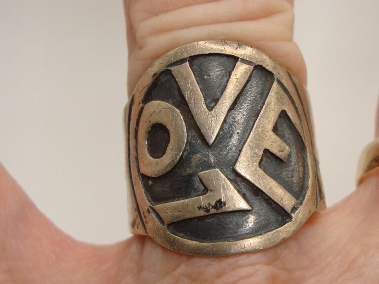 Vintage 1960s Mexican Sterling Silver Love & Peace Ring (Size 8)