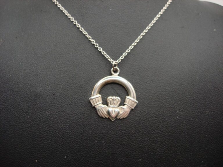 Vintage Irish Claddagh Sterling Silver Pendant Necklace