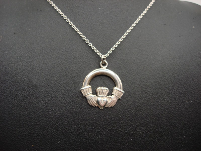 Vintage Irish Claddagh Sterling Silver Pendant Necklace
