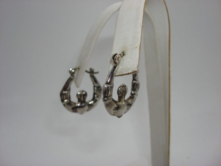 Vintage Irish Sterling Silver Claddagh Earrings (925 RSE)