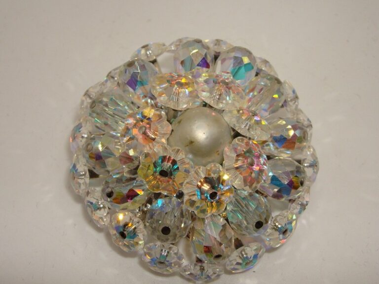 Vintage 1960s Vendome Aurora Borealis crystal brooch