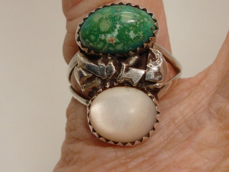 Vintage Navajo Sterling Silver Ring w/ Turquoise & MOP, Size 6.5