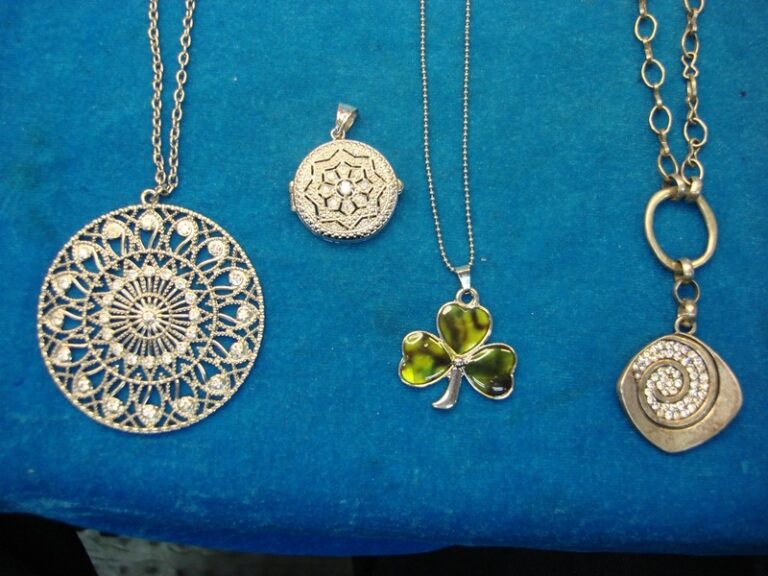Vintage estate necklace and pendant lot of 4