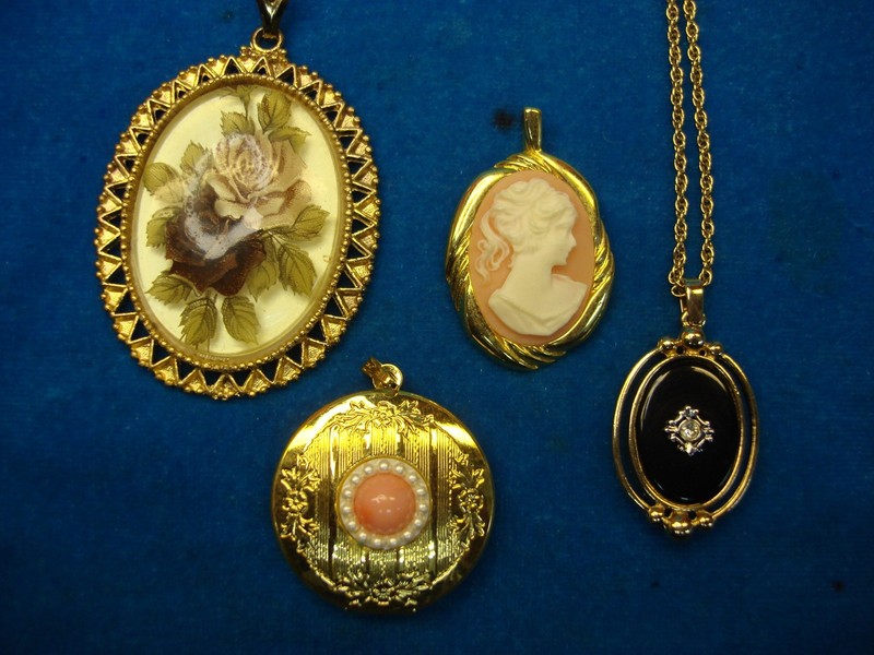 Vintage estate necklace and pendant lot of 4