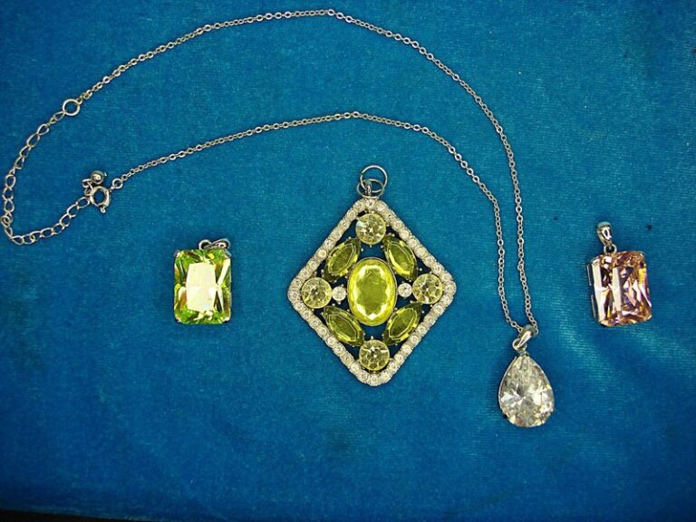Vintage estate necklace and pendant set of 4