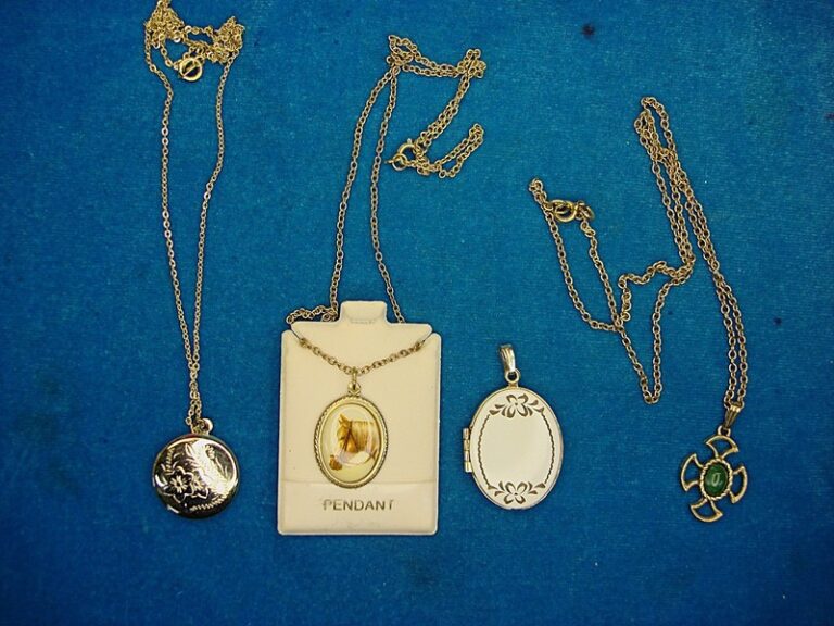 Vintage Necklace & Pendant Lot of 4