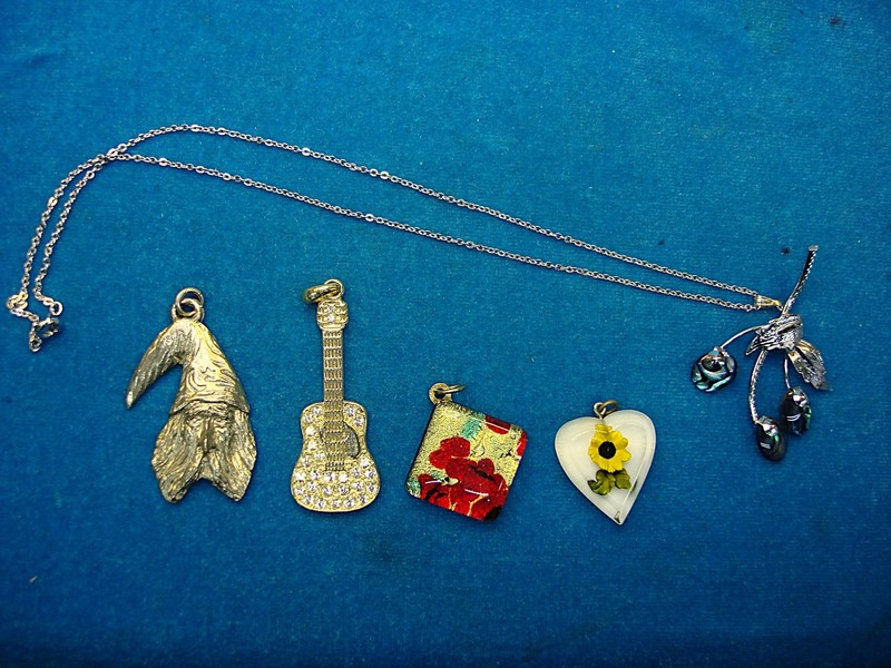 Vintage estate necklace and pendant lot