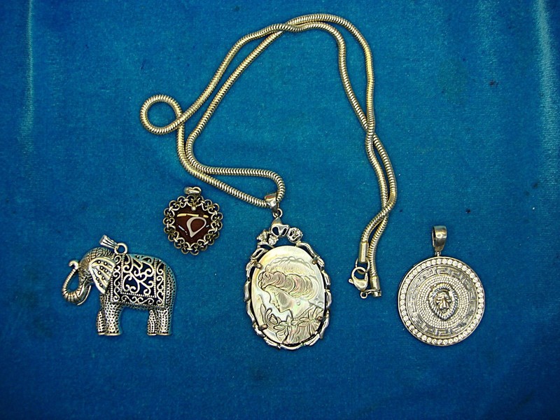 Vintage estate necklace and pendant lot