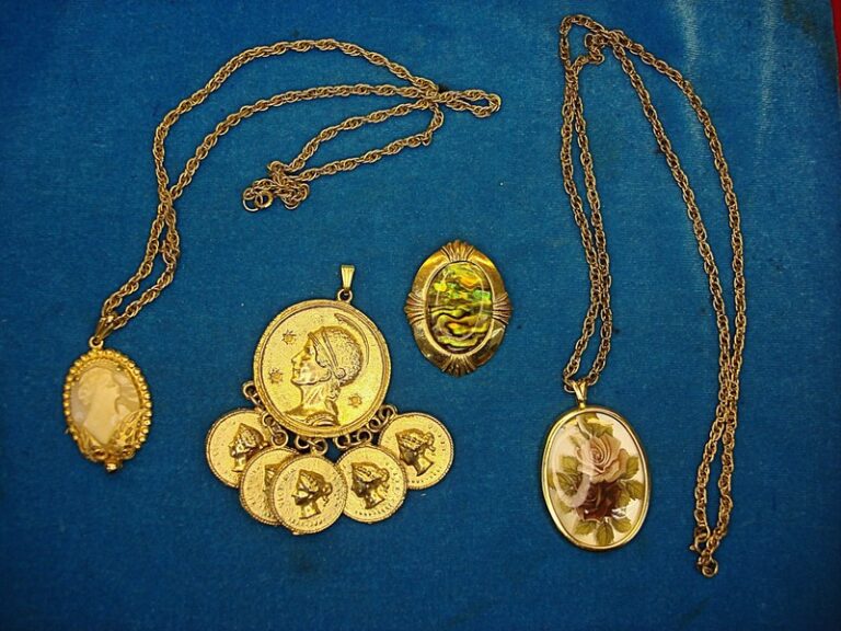 Vintage estate necklace and pendant lot