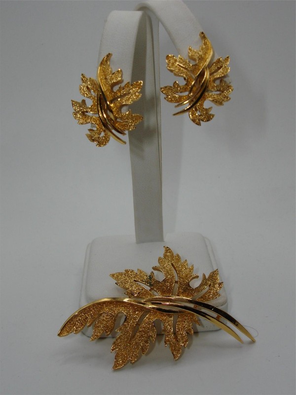 Vintage Crown Trifari gold tone leaf brooch and earring set