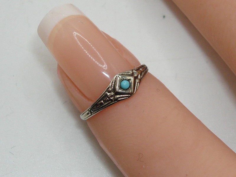 Vintage Art Nouveau 10K gold and turquoise baby ring