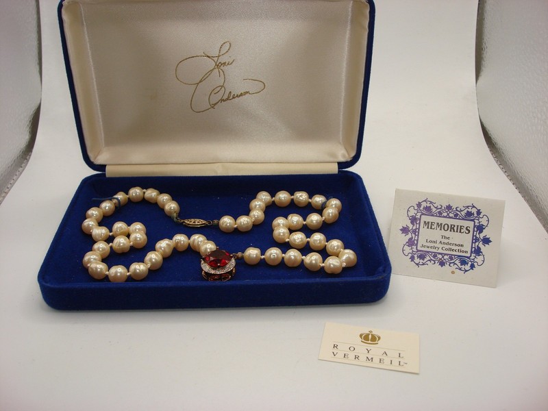 Vintage Loni Anderson cream baroque pearl vermeil necklace