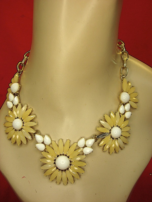 Vintage gold tone floral necklace with peach and white flowers, 16 inches