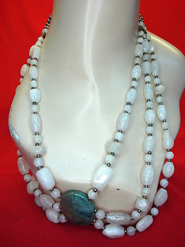 Vintage natural quartz necklace with dynamic design, 23 inches long
