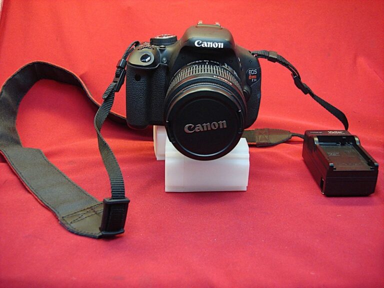 Canon EOS Rebel T3i 18MP DSLR Camera Kit w/ 18-55mm Lens, Charger & Battery - Excellent Condition