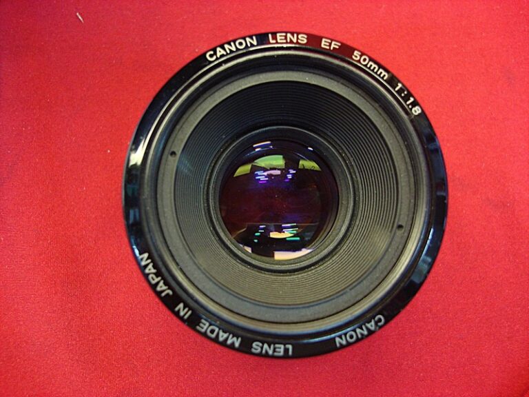 Canon EF 50mm f/1.8 lens in excellent condition