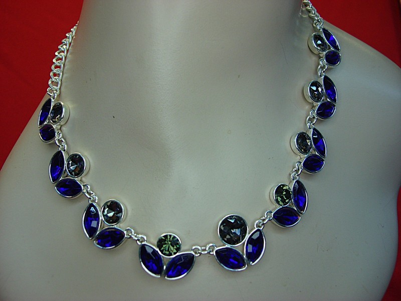 Vintage blue flower silver tone necklace