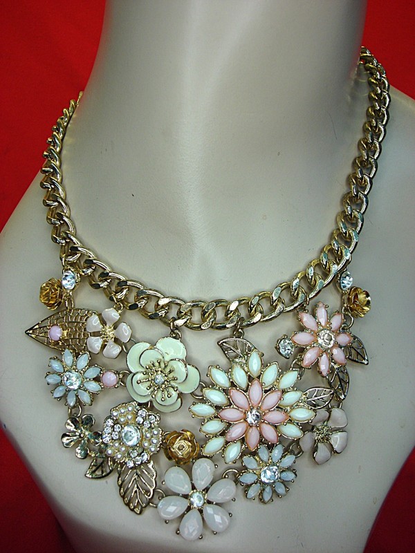 Vintage gold tone flower necklace with multicolored flowers