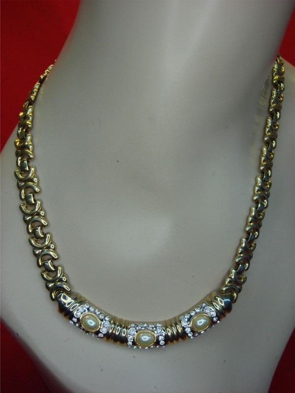 Vintage gold tone necklace with faux diamonds and pearls