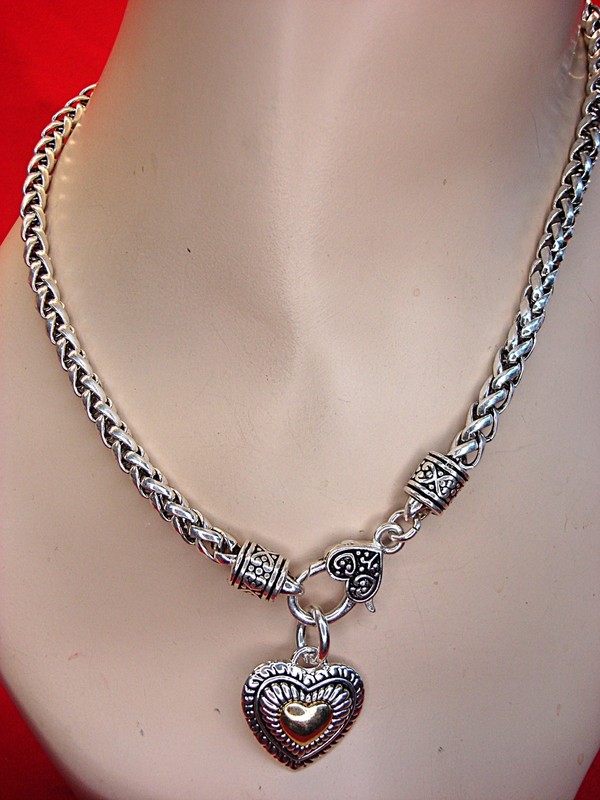Vintage chunky silver tone heart pendant necklace