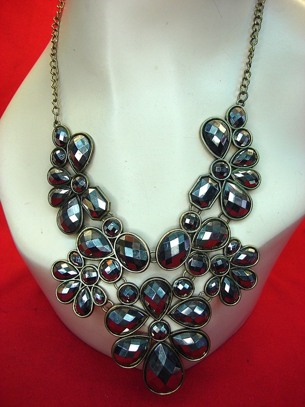 Vintage gold-tone floral necklace with black stones