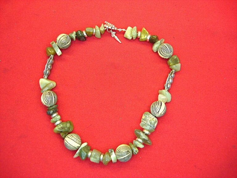 Vintage chunky statement necklace with semi-precious stone chunks