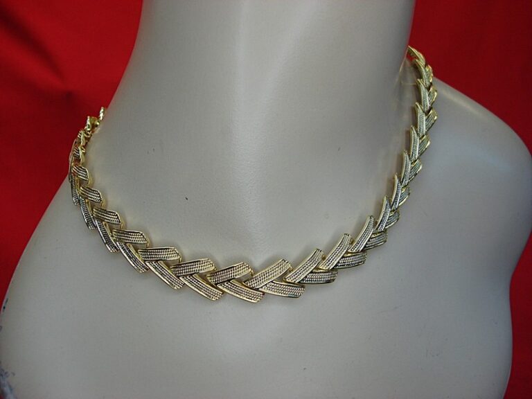Vintage gold tone choker necklace