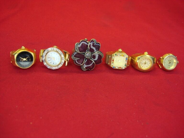Set of 6 vintage ladies' ring watches