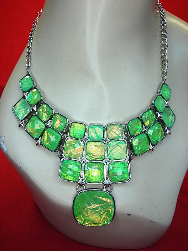 Vintage silver tone necklace with foiled green stones