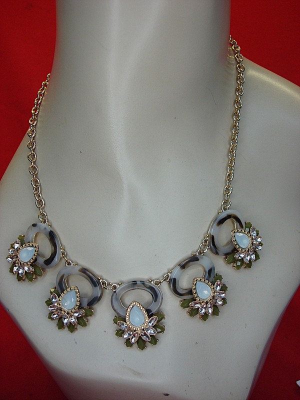 Vintage gold tone necklace with multi-color stones, oval design