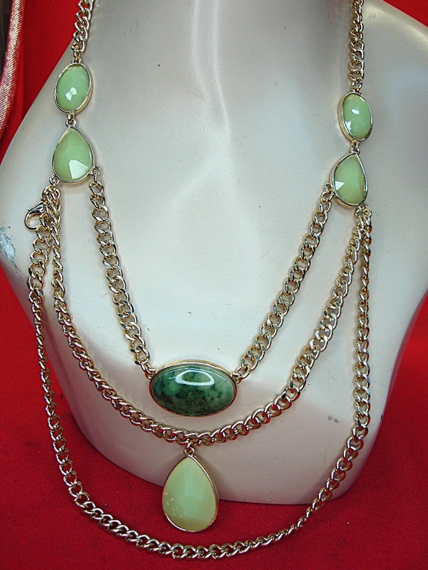 Vintage gold-tone necklace with jade stones and heavy chain