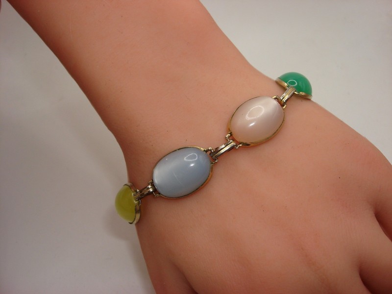 Vintage 1950s pastel moonstone oval bracelet