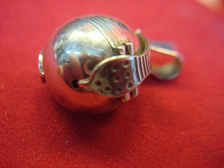 Vintage Taxco sterling silver photo ball pendant, Mexico