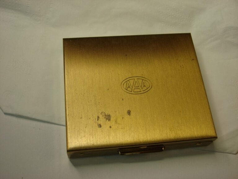 Vintage Mid-Century Gold Tone Powder Compact