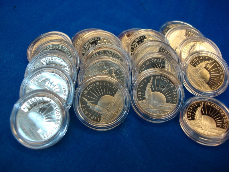 Set of 20 pristine 1986 U.S. Statue of Liberty Proof Half Dollars in mint capsules