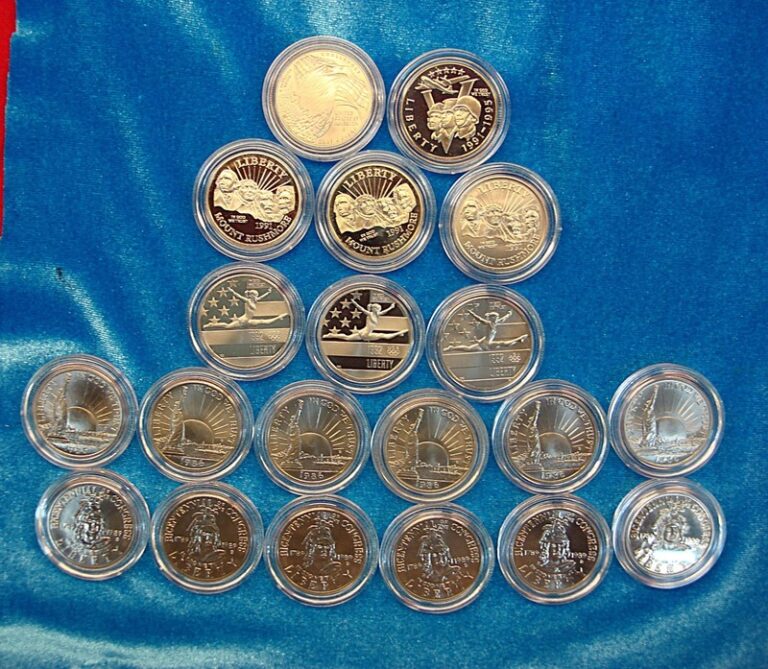Collection of 20 US commemorative half dollars from 1986 to 2008, graded UNC and Proof, in original capsules.